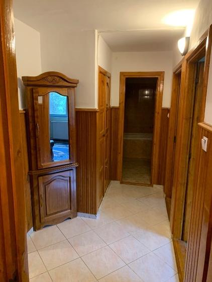 Apartament cu 3 camere decomandat în Lunei