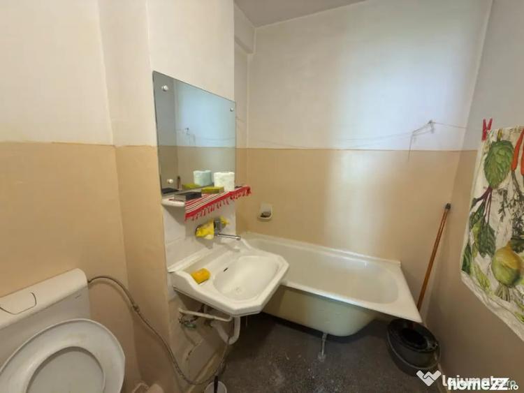 Apartament cu 3 camere semidecomandat în Central
