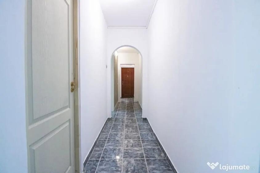 Apartament cu 4 camere decomandat în Drumul Taberei
