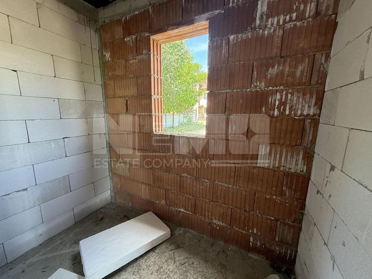 Duplex cu 4 camere cu Canalizare în Central