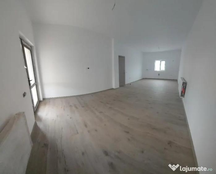Casă cu 5 camere cu Teren 400 Mp în Central
