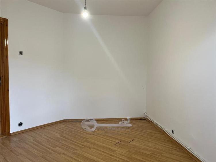 Apartament cu 3 camere decomandat în Nicolina