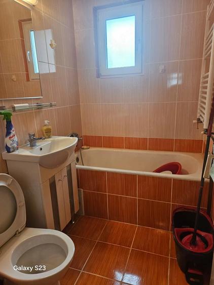 Apartament cu 3 camere decomandat în Exterior Vest