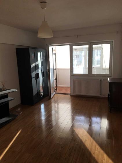 Apartament cu 3 camere decomandat în Lacul Tei