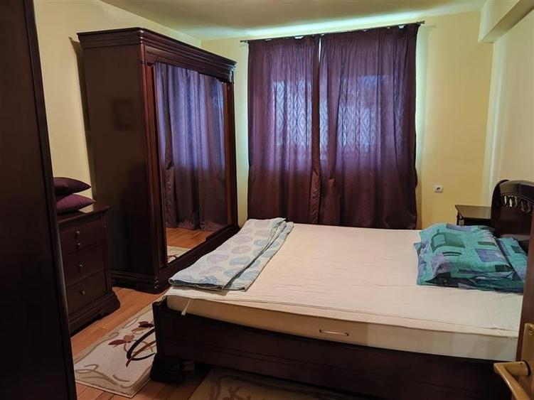 Casă individuală cu 8 camere cu Garaj în Gara Mare