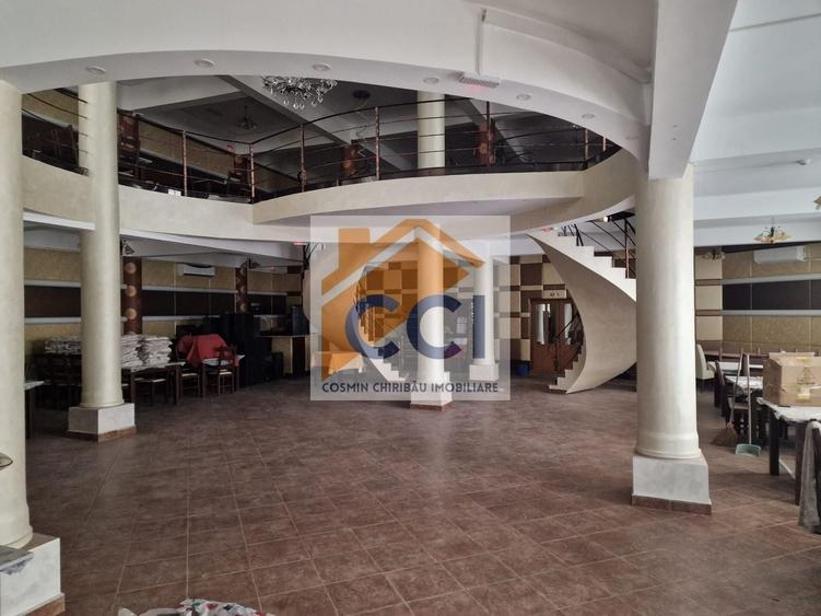 Casă individuală cu 8 camere cu Canalizare în Măgura