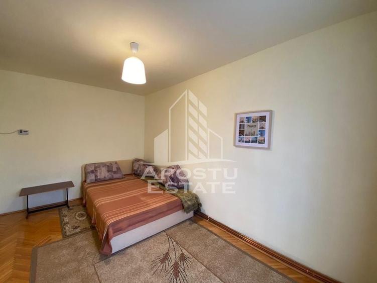 Apartament cu 3 camere decomandat în Olimpia-Stadion