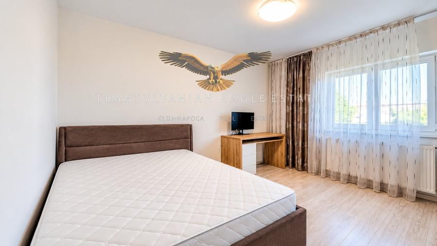 Apartament cu 4 camere semidecomandat, mobilat în Zorilor