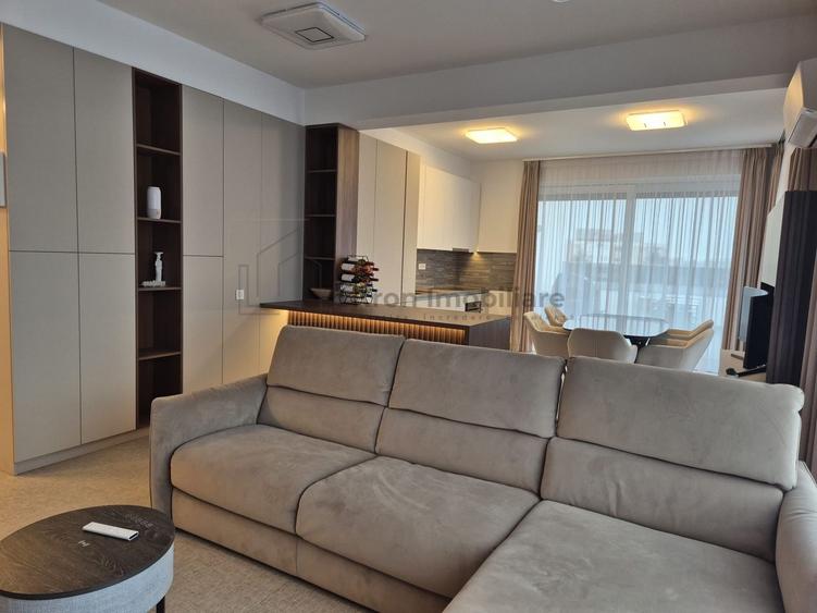 Apartament cu 3 camere decomandat, mobilat în Centură