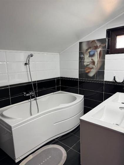 Casă individuală cu 4 camere cu Teren 242 Mp în Central