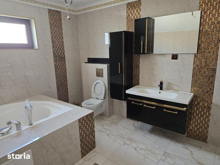 Casă cu 5 camere cu Teren 658 Mp în Central