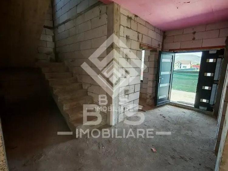 Casă individuală cu 6 camere cu Canalizare în Ultracentral