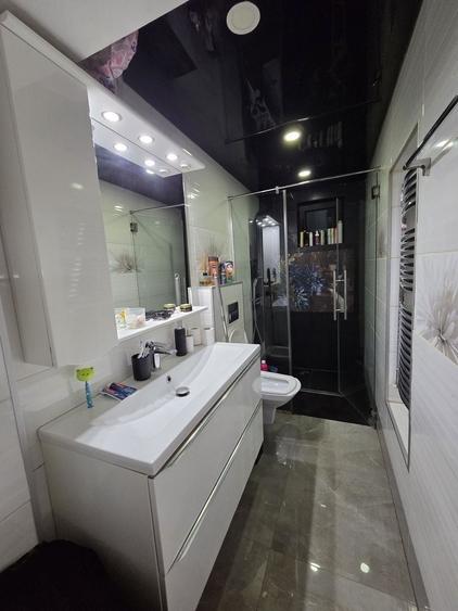 Apartament cu 2 camere decomandat, mobilat în Vărsătura