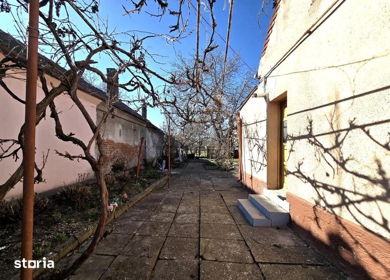 Casă cu 3 camere cu Teren 1095 Mp în Pârneava