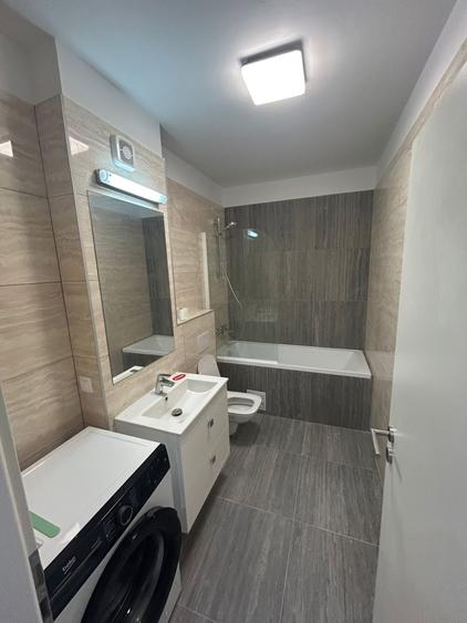 Apartament cu 3 camere semidecomandat în Exterior Vest