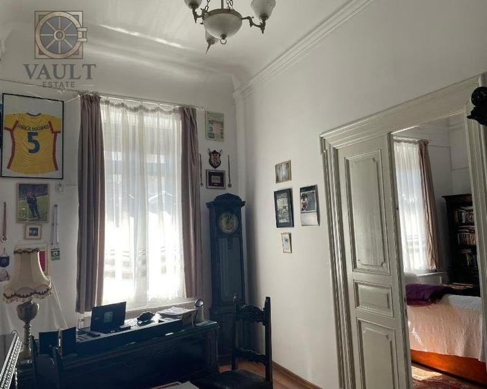 Apartament cu 4 camere nedecomandat, mobilat în Calea Victoriei