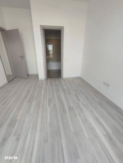 Apartament cu 3 camere decomandat în Industriilor