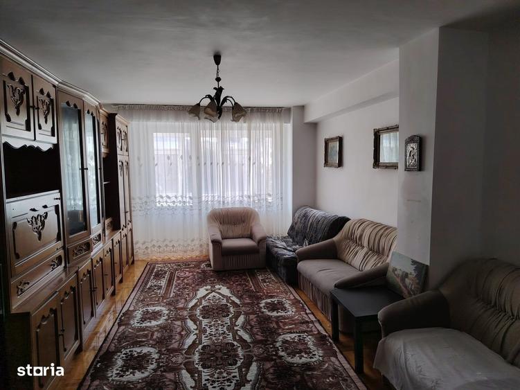 Apartament cu 3 camere, mobilat în Central