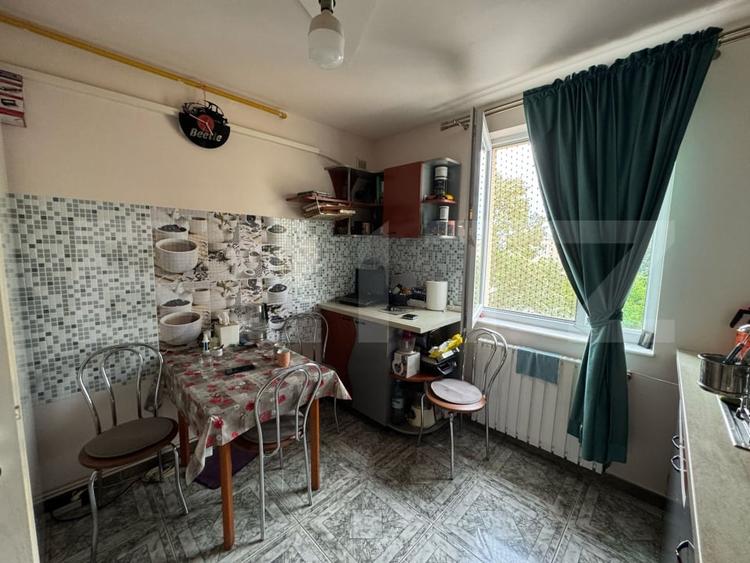 Apartament cu 3 camere decomandat, mobilat în Progresul