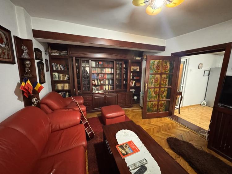 Apartament, 3 camere decomandat, 74 mp, zona Ramada - 10