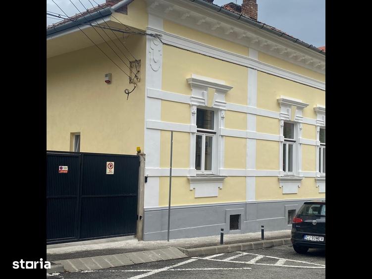 Casă cu 3 camere cu Teren 300 Mp în Central