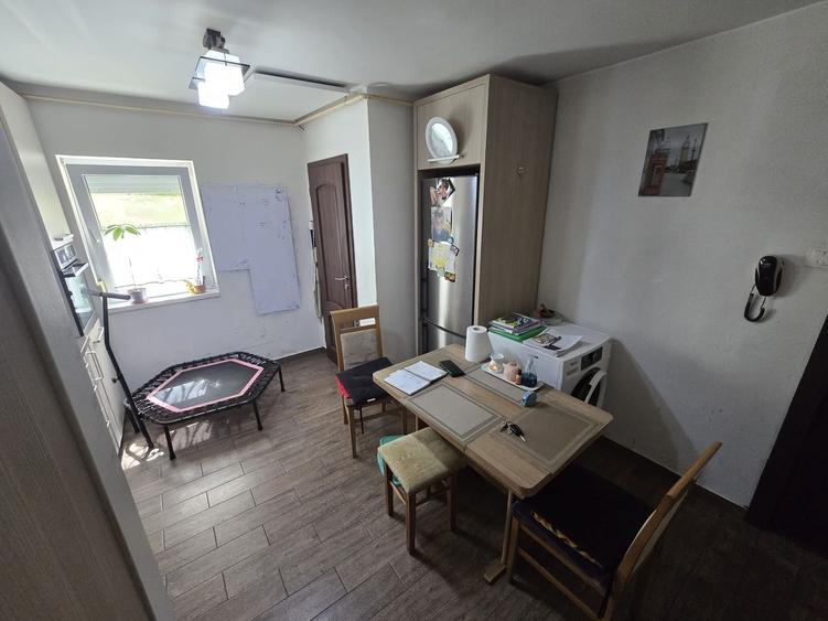 Apartament cu 2 camere semidecomandat, mobilat în Girocului