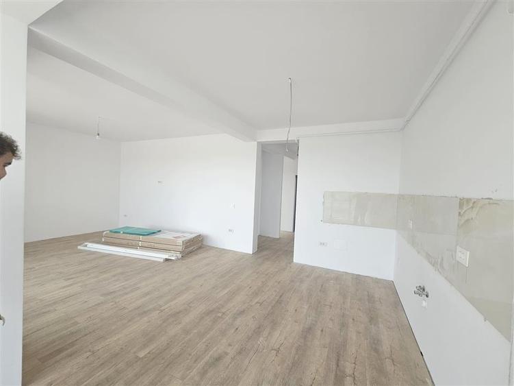 Apartament cu 3 camere decomandat în Păcurari