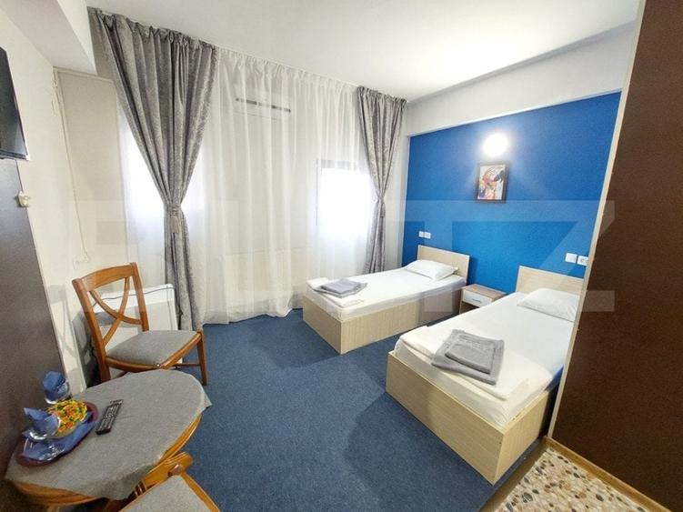 Casă individuală cu 15 camere cu Teren 100 Mp în Albert