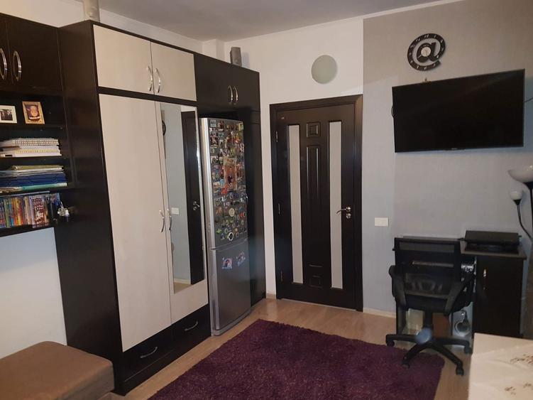Apartament cu 2 camere semidecomandat în Basarabia