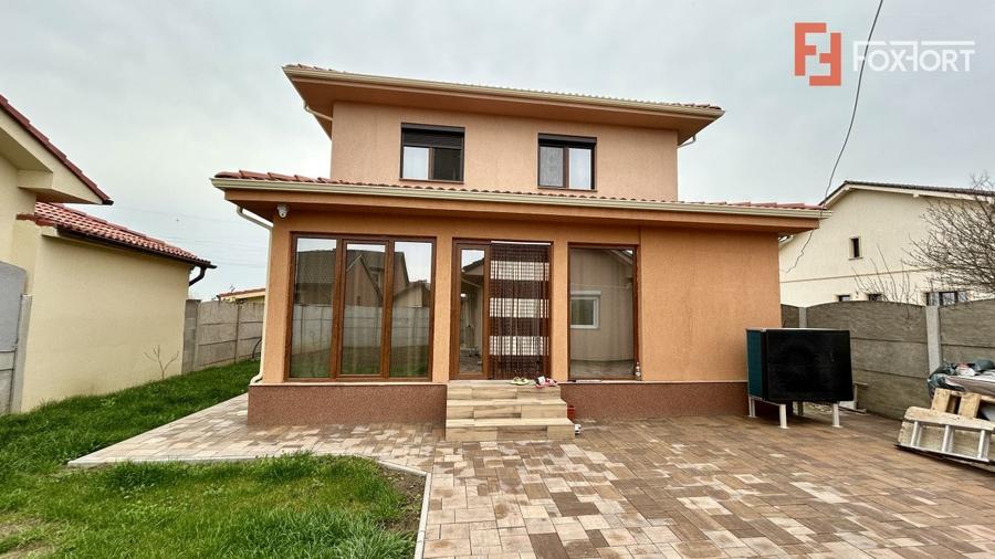 Casă individuală cu 5 camere cu Canalizare în Plopi