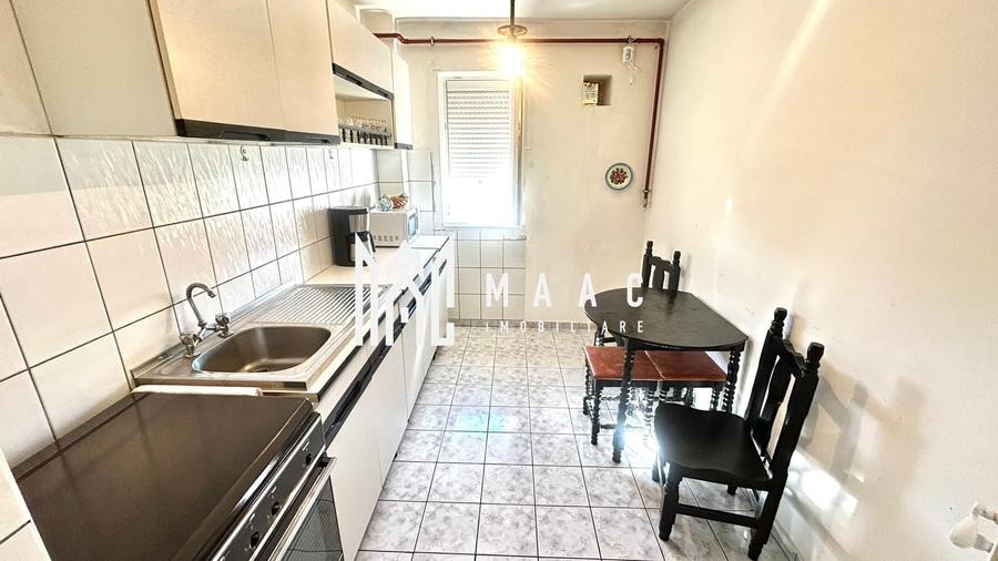 Apartament cu 3 camere semidecomandat, mobilat în Cedonia