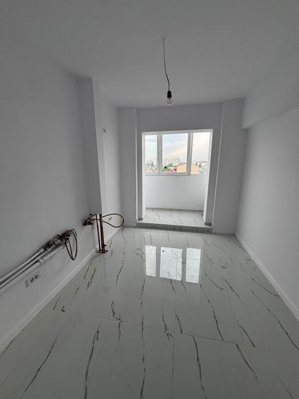 Apartament cu 3 camere decomandat în Titulescu