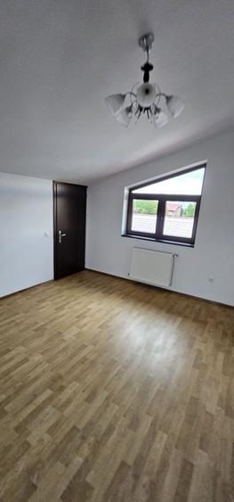 Casă cu 4 camere cu Teren 300 Mp în Berceni