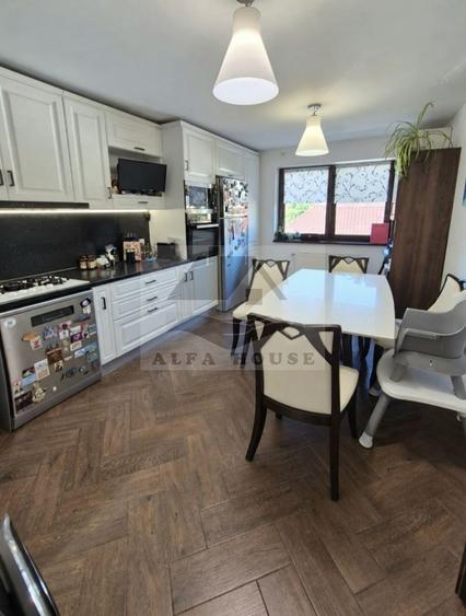 Apartament cu 4 camere decomandat, mobilat în Tractorul