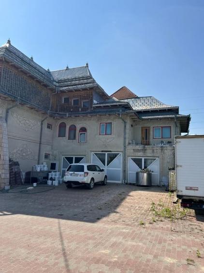 Casă individuală cu 15 camere cu Piscina în Comănești