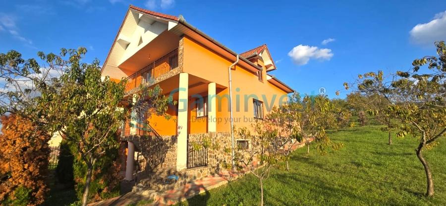 Casă individuală cu 5 camere cu Canalizare în Beiuș