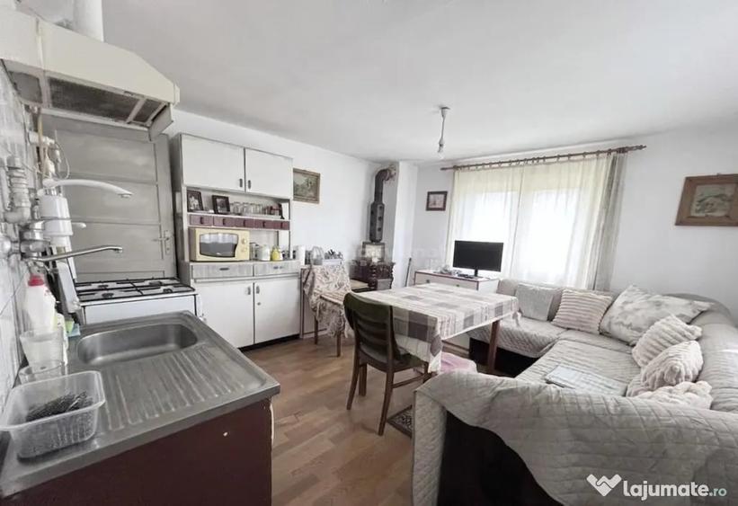 Casă cu 4 camere cu Teren 1439 Mp în Exterior Vest