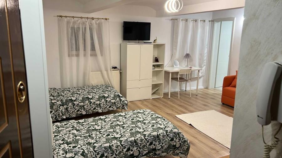 Garsonieră decomandată în Central