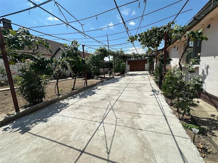 Casă cu 5 camere cu Teren 1500 Mp în Doclin