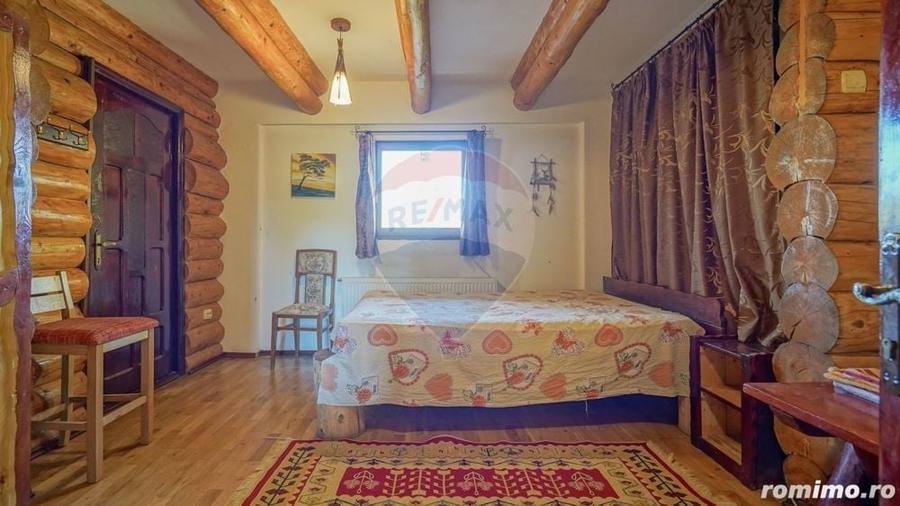 Casă cu 8 camere cu Teren 1000 Mp în Timișu de Jos