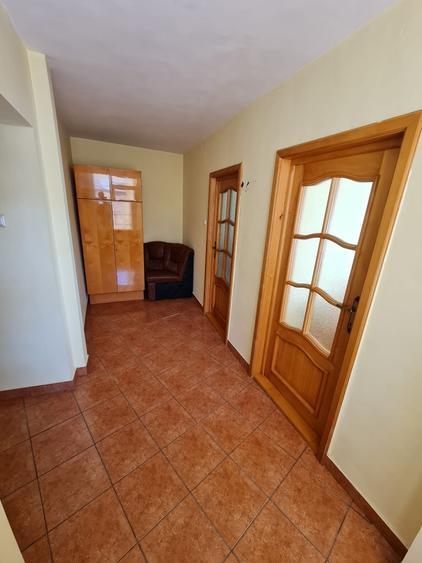 Casă cu 5 camere cu Garaj în Central
