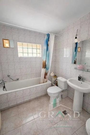 Casă individuală cu 5 camere cu Canalizare în Gheorgheni