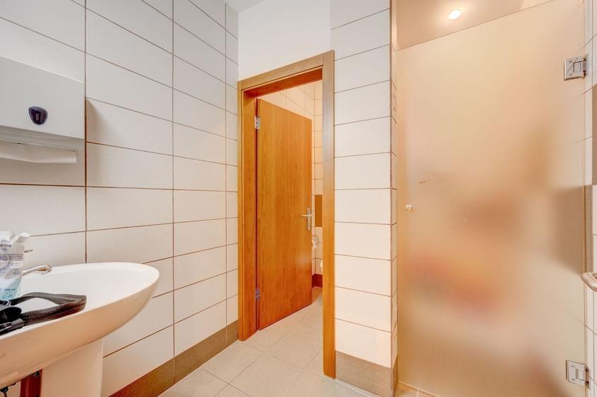Apartament cu 7 camere decomandat, mobilat în Dorobanți