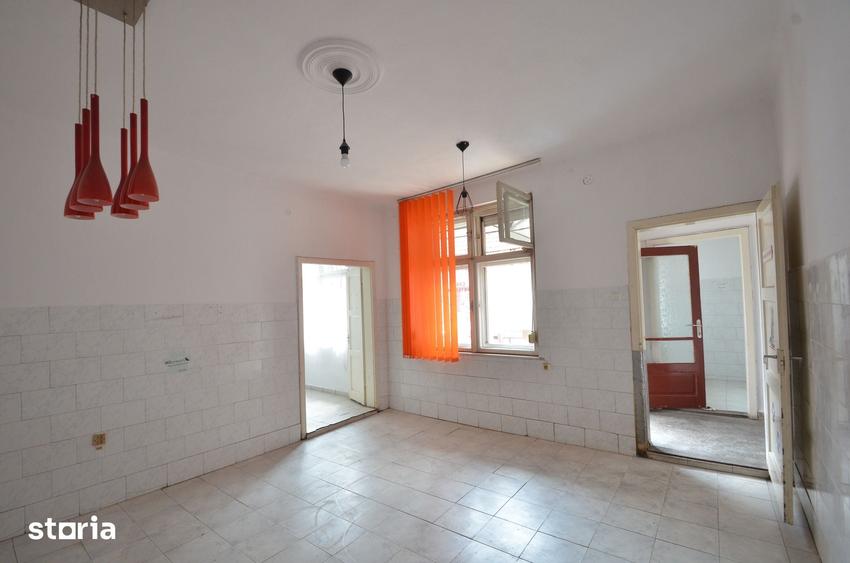 Casă cu 2 camere cu Teren 75 Mp în Central
