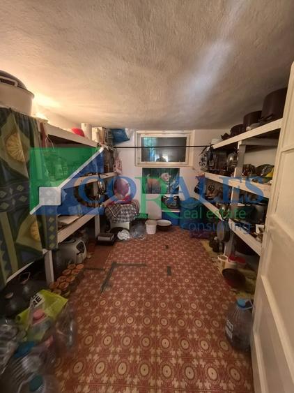 Casă individuală cu 6 camere cu Canalizare în Girocului