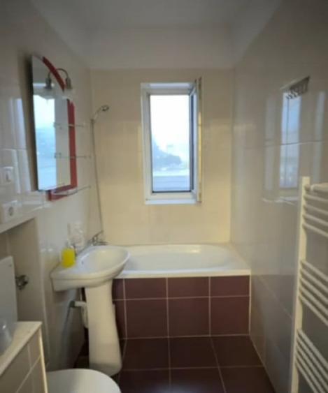Casă cu 5 camere cu Teren 600 Mp în Central