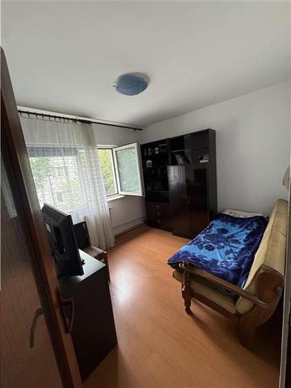 Apartament cu 4 camere decomandat în Inel II