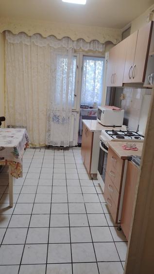 Apartament cu 2 camere decomandat în Republicii