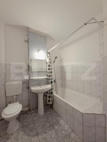 Apartament cu 3 camere decomandat, mobilat în Calea București