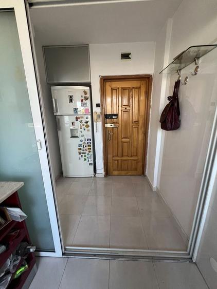 Apartament cu 3 camere semidecomandat, mobilat în Iancului
